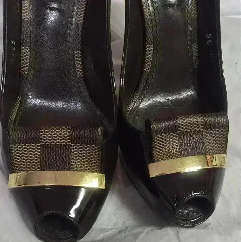 Louis vitton heels size 35.5 great condition - Picture 9 of 13
